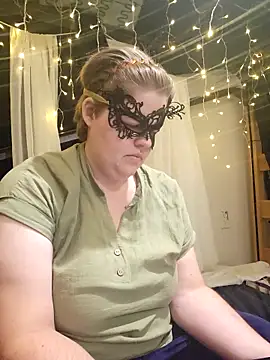 Snapshot of VeiledMuse chatting on 09/25/25, 12:14 VeiledMuse online show from 09/25/25, 12:14