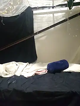 Snapshot of VeiledMuse chatting on 10/07/25, 01:14 VeiledMuse online show from 10/07/25, 01:14