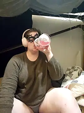 Snapshot of VeiledMuse chatting on 10/21/25, 01:17 VeiledMuse online show from 10/21/25, 01:17