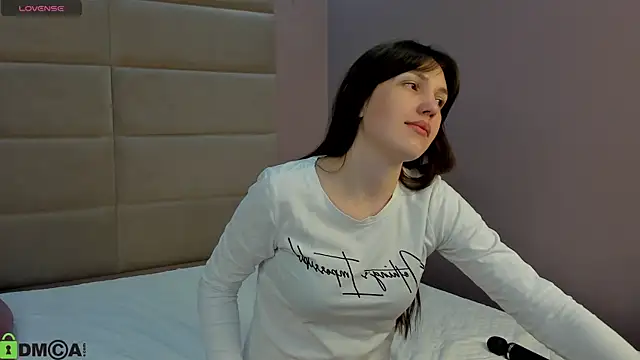Snapshot of MalvinaDream chatting on 04/21/26, 01:42 MalvinaDream online show from 04/21/26, 01:42