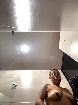  ManuVeelez online show from 10/02/25, 03:08