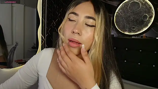  ManuVeelez online show from 11/22/25, 06:01