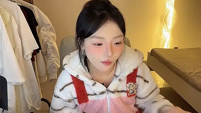 Snapshot of Robin-o3 chatting on 10/19/25, 03:45 Robin-o3 online show from 10/19/25, 03:45