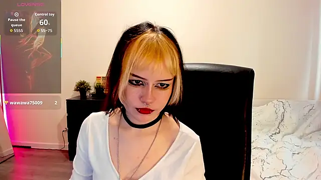 LiyaLuna online show from 11/11/25, 11:21