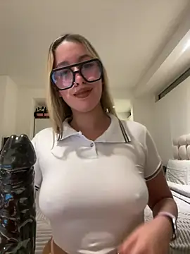 Snapshot of miagarcia250 chatting on 04/28/26, 03:44 miagarcia250 online show from 04/28/26, 03:44