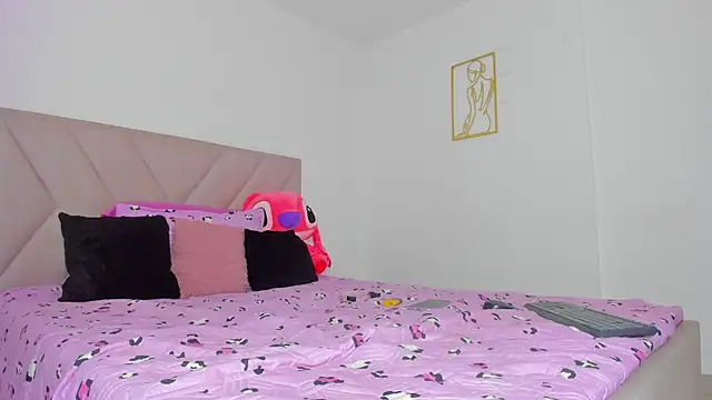 emy colee  online show from 10/11/25, 09:57