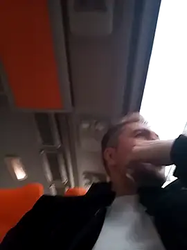 Snapshot of mert0359 chatting on 11/23/25, 01:22 mert0359 online show from 11/23/25, 01:22