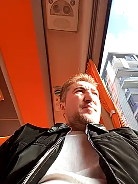 Snapshot of mert0359 chatting on 11/26/25, 12:28 mert0359 online show from 11/26/25, 12:28