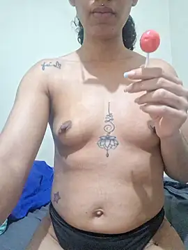 Snapshot of RavenShyfit chatting on 10/15/25, 08:53 RavenShyfit online show from 10/15/25, 08:53