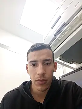 Snapshot of Jose20moro chatting on 11/28/25, 02:20 Jose20moro online show from 11/28/25, 02:20