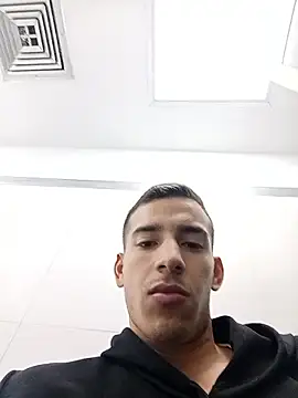 Snapshot of Jose20moro chatting on 11/29/25, 03:37 Jose20moro online show from 11/29/25, 03:37