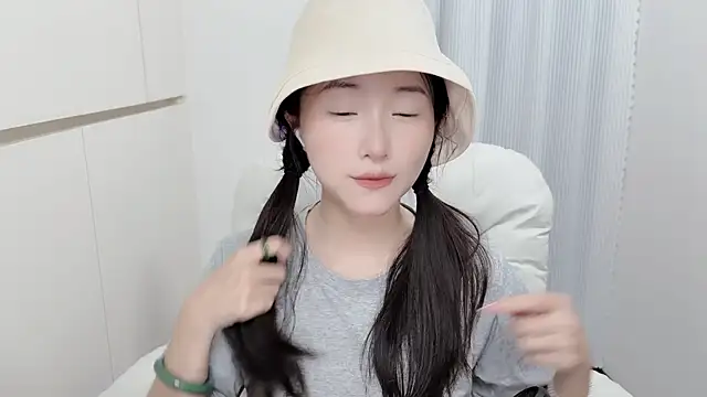 Snapshot of Rosalind_xixi chatting on 06/28/26, 12:00 Rosalind xixi online show from 06/28/26, 12:00