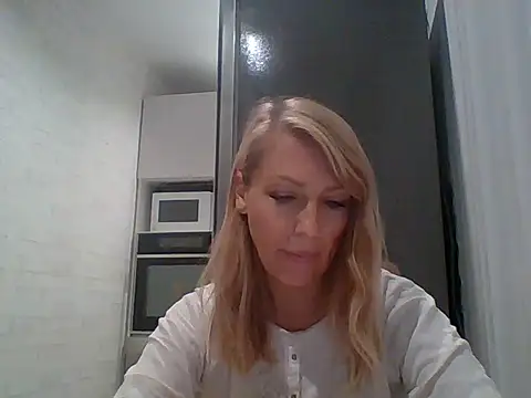 Snapshot of Vexxaa chatting on 10/23/25, 05:55 Vexxaa online show from 10/23/25, 05:55