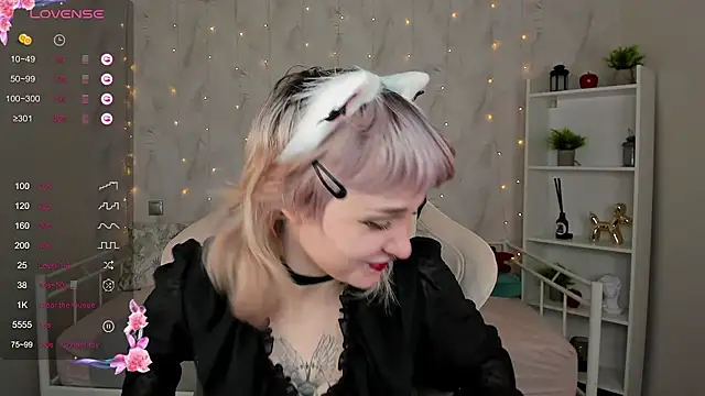 Tori Cutie online show from 10/16/25, 12:11