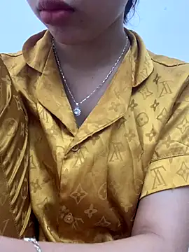 Nguyenha11 online show from 11/13/25, 07:07