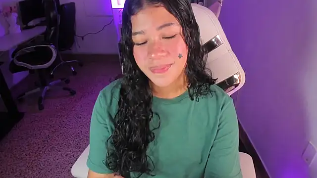 Snapshot of Ivy_nt chatting on 09/23/25, 06:33 Ivy nt online show from 09/23/25, 06:33