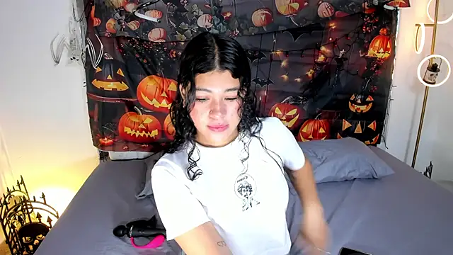 Snapshot of Ivy_nt chatting on 10/20/25, 12:49 Ivy nt online show from 10/20/25, 12:49