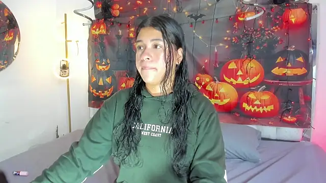 Snapshot of Ivy_nt chatting on 10/22/25, 12:49 Ivy nt online show from 10/22/25, 12:49