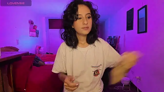 atenea dragon   online show from 10/18/25, 04:59