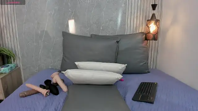 Lucia Guzman1 online show from 11/07/25, 10:32