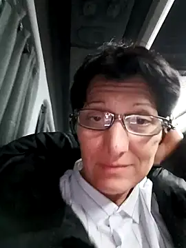 Snapshot of Vera_Elle chatting on 10/12/25, 04:22 Vera Elle online show from 10/12/25, 04:22