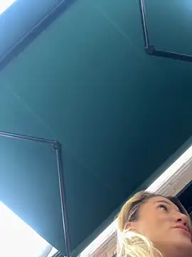 Snapshot of CamyBlossom chatting on 10/11/25, 04:27 CamyBlossom online show from 10/11/25, 04:27