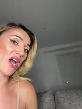 Snapshot of CamyBlossom chatting on 10/15/25, 04:51 CamyBlossom online show from 10/15/25, 04:51