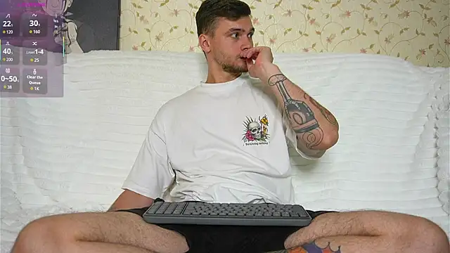 Snapshot of johnstoneisland chatting on 06/30/26, 06:09 johnstoneisland online show from 06/30/26, 06:09