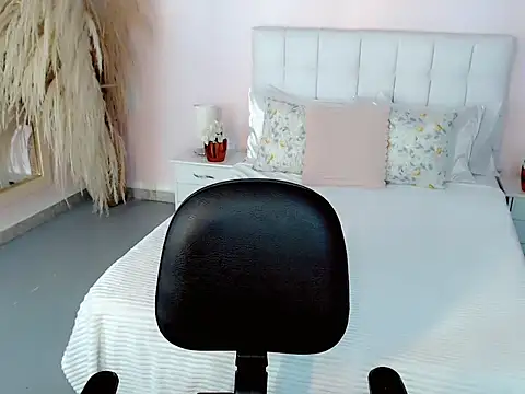 nathalialoes1 online show from 10/02/25, 07:10