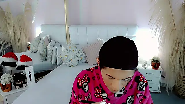 nathalialoes1 online show from 12/15/25, 12:31