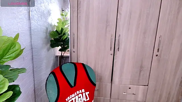 PinooyMilker online show from 11/28/25, 04:09