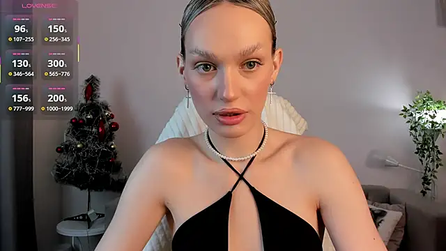 Ice Strawberry online show from 12/01/25, 03:11