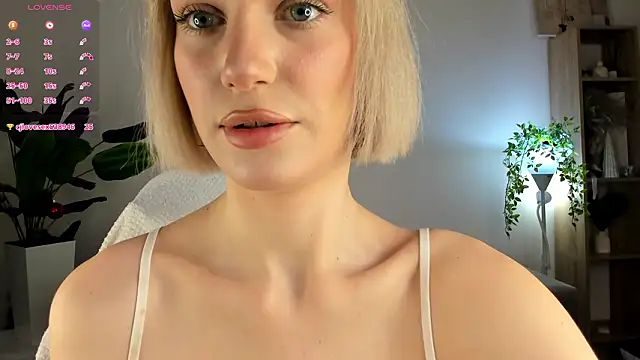 Ice Strawberry online show from 01/19/26, 03:10