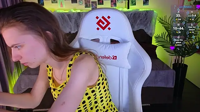 kaleriyaa  online show from 10/30/25, 01:29