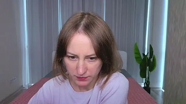 LuluChiiii online show from 10/10/25, 10:03