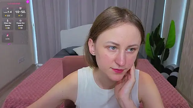 LuluChiiii online show from 12/01/25, 10:42