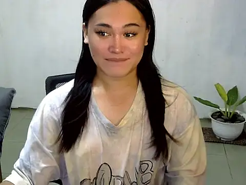 Snapshot of Annierose_ts chatting on 10/28/25, 06:21 Annierose ts online show from 10/28/25, 06:21