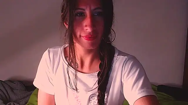 Snapshot of NathaSlave chatting on 06/12/26, 06:23 NathaSlave online show from 06/12/26, 06:23
