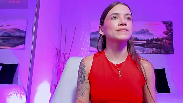 Snapshot of aitana_baker_ chatting on 10/03/25, 07:33 aitana baker  online show from 10/03/25, 07:33