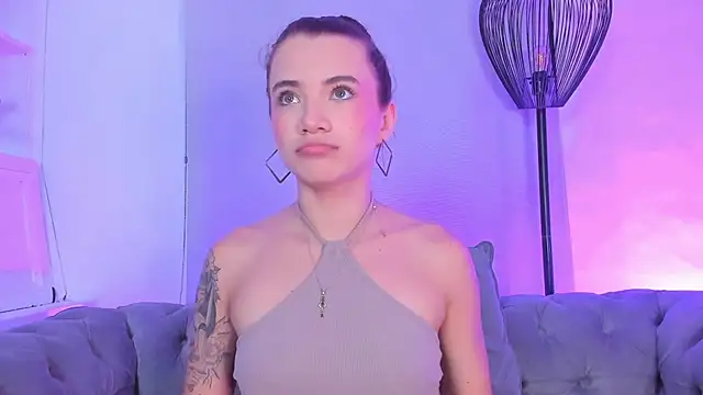 Snapshot of aitana_baker_ chatting on 10/08/25, 04:10 aitana baker  online show from 10/08/25, 04:10