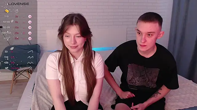 Blushing couple online show from 09/14/25, 10:47