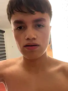 Snapshot of andrew_gara chatting on 09/20/25, 03:18 andrew gara online show from 09/20/25, 03:18