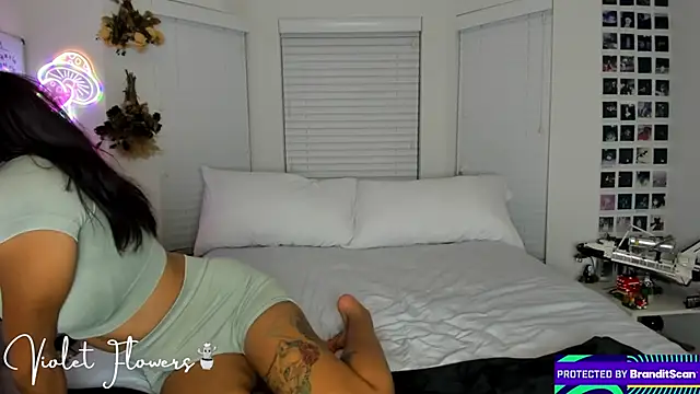 violetttflowers online show from 02/02/26, 02:32