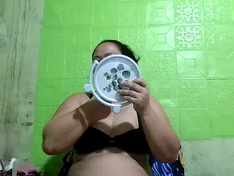 Snapshot of prettywetmom88 chatting on 09/26/25, 10:41 prettywetmom88 online show from 09/26/25, 10:41