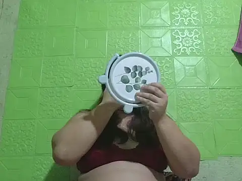 Snapshot of prettywetmom88 chatting on 09/30/25, 11:48 prettywetmom88 online show from 09/30/25, 11:48