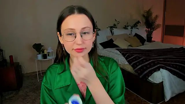 YourLovellyStory online show from 01/19/26, 04:22