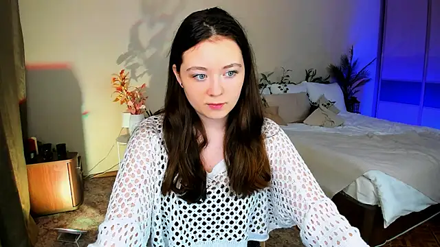 AlluringLookk online show from 11/18/25, 11:14