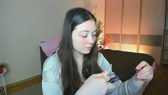 AlluringLookk online show from 04/17/26, 12:30