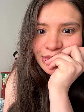 Emilyybennet  online show from 11/18/25, 09:30