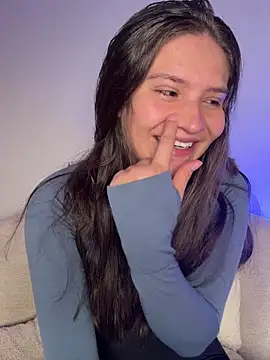 Snapshot of Emilyybennet_ chatting on 06/30/26, 12:33 Emilyybennet online show from 06/30/26, 12:33